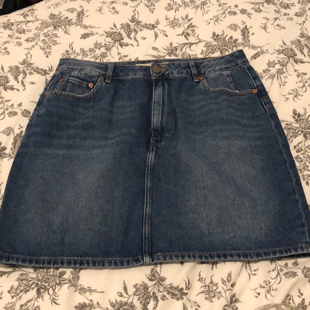 High waisted denim skirt!